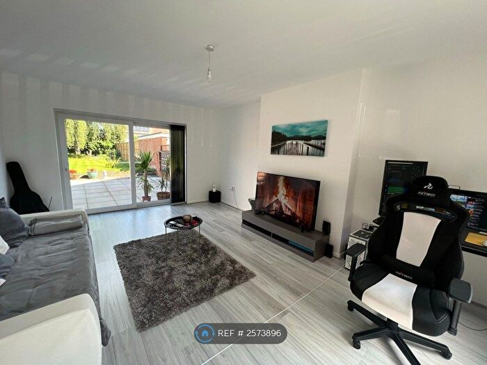 3 Bedroom Detached House To Rent In Newhaven Road, Leicester, LE5