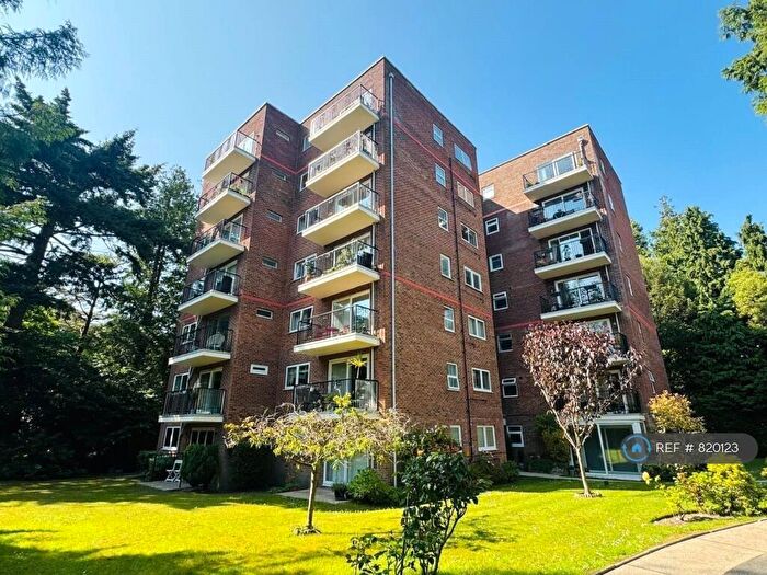 2 Bedroom Flat To Rent In Lissenden, Poole, BH13