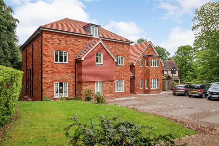 2 Bedroom Flat For Sale In Cadogan Place, North Heath Lane, Horsham, RH12