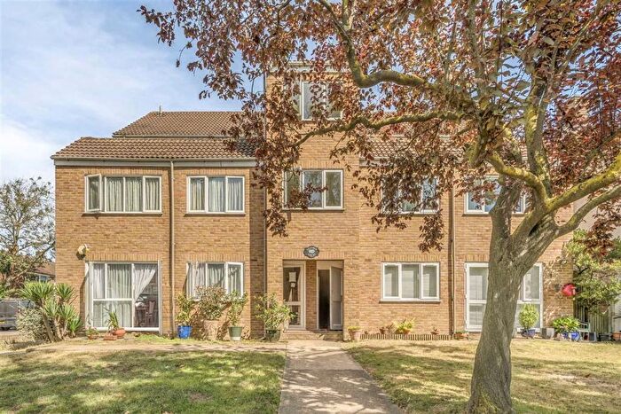 2 Bedroom Flat To Rent In Eltham Road, London, SE12