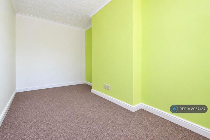 2 Bedroom Flat To Rent In Rochester St, Chatham, ME4