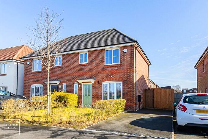 3 Bedroom Semi Detached House For Sale In Threadneedle Place, Atherton, M46