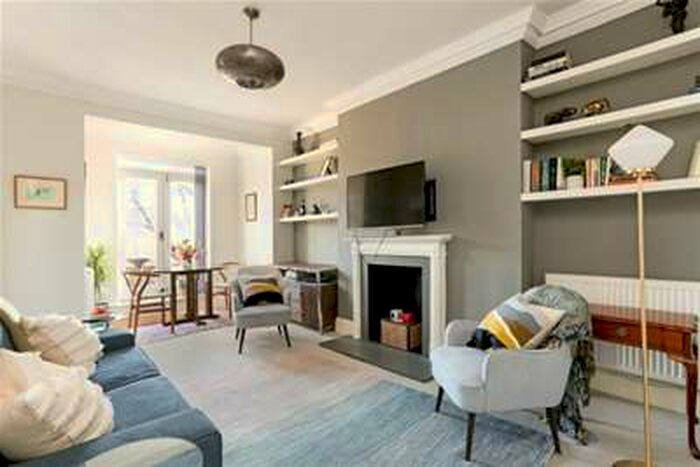 2 Bedroom Flat To Rent In Coleherne Road, Earls Court, SW10