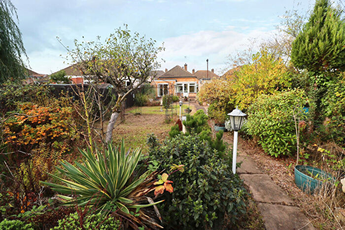 2 Bedroom Detached Bungalow For Sale In Oakcroft Avenue, Kirby Muxloe, Leicester, LE9