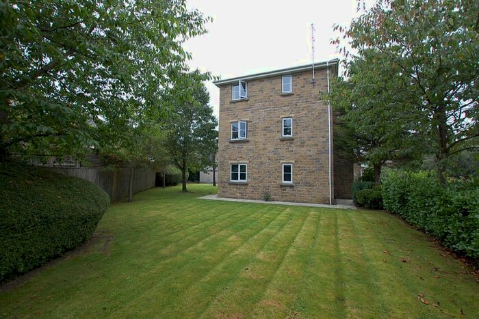 2 Bedroom Flat To Rent In Three Counties Road, Mossley, Ashton-Under-Lyne, Lancashire, OL5