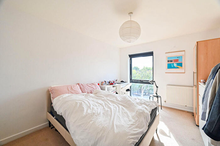 2 Bedroom Flat For Sale In Windsor Court, , Bow, London, E3