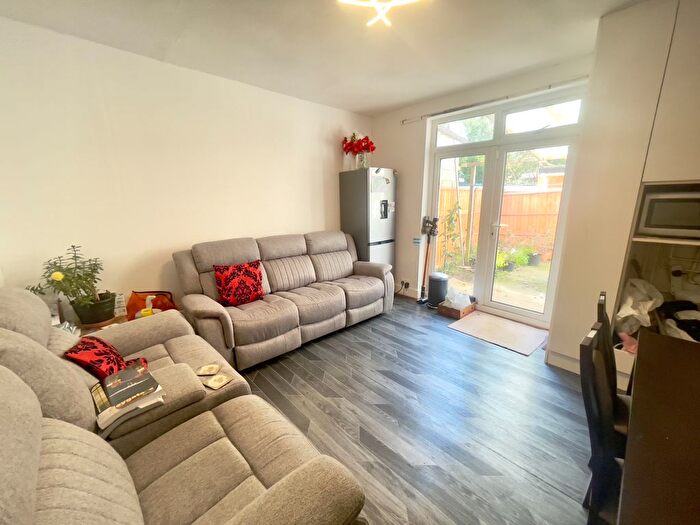 3 Bedroom End Of Terrace House To Rent In Cranleigh Gardens, Southall, UB1