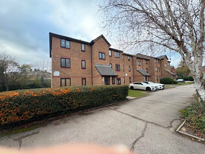 1 Bedroom Flat To Rent In Leigh Hunt Drive, London, N14