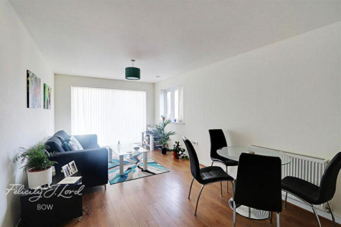 1 Bedroom Flat To Rent In Bede Square, London, E3