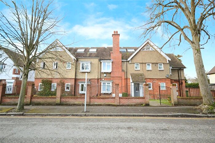2 Bedroom Apartment To Rent In Northcourt Avenue, Reading, Berkshire, RG2