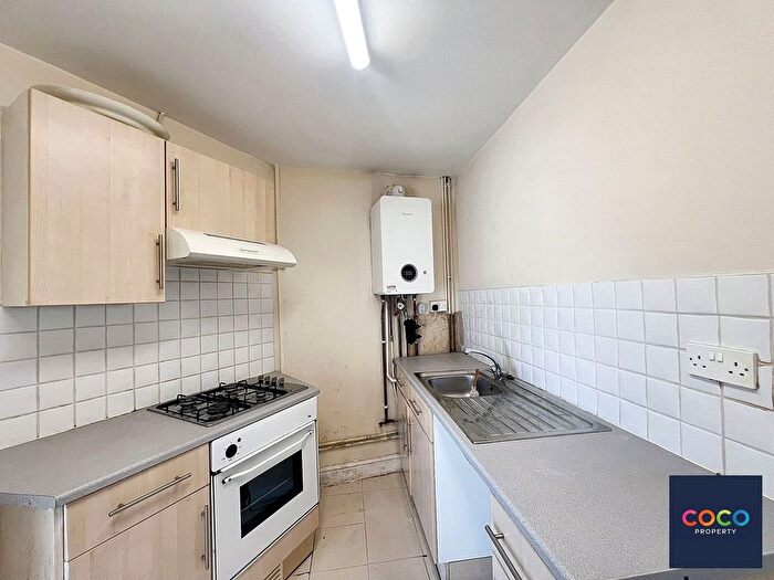 2 Bedroom Flat For Sale In Fortuneswell, Portland, Dorset, DT5
