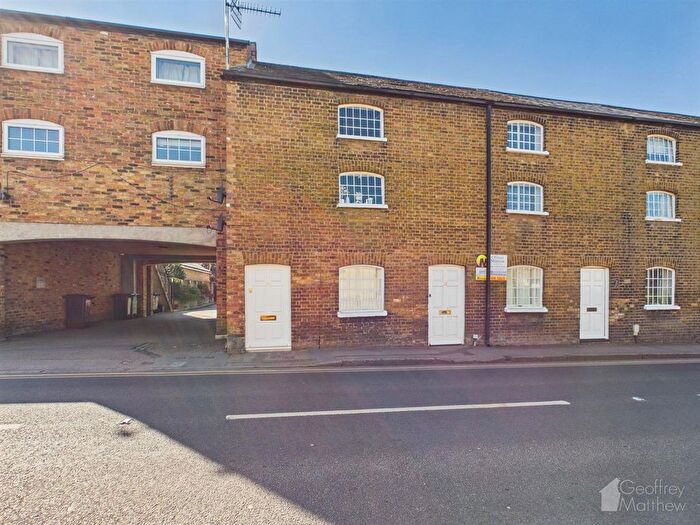 2 Bedroom Maisonette For Sale In High Street, Roydon, Harlow, CM19