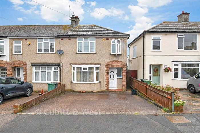 3 Bedroom End Of Terrace House For Sale In Prince Albert Square, Redhill, Surrey, RH1