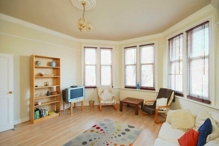 1 Bedroom Flat To Rent In Nightingale Lane, Wandsworth Common, London, SW12
