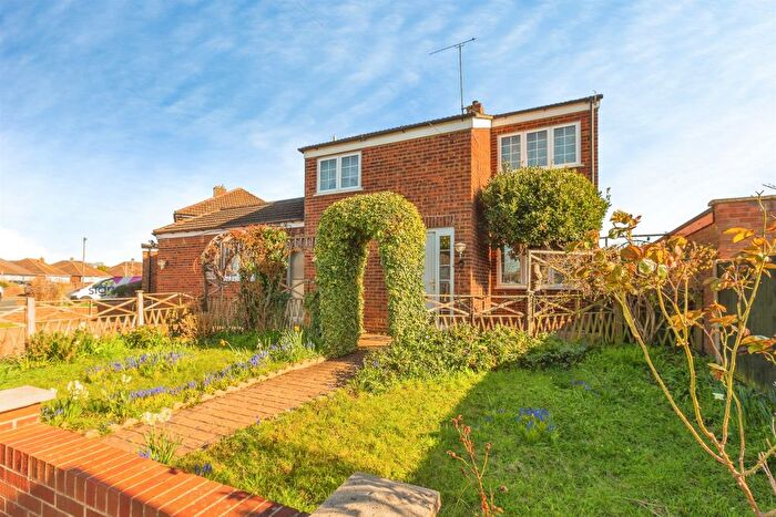 4 Bedroom Detached House For Sale In Capshill Avenue, Leighton Buzzard, LU7