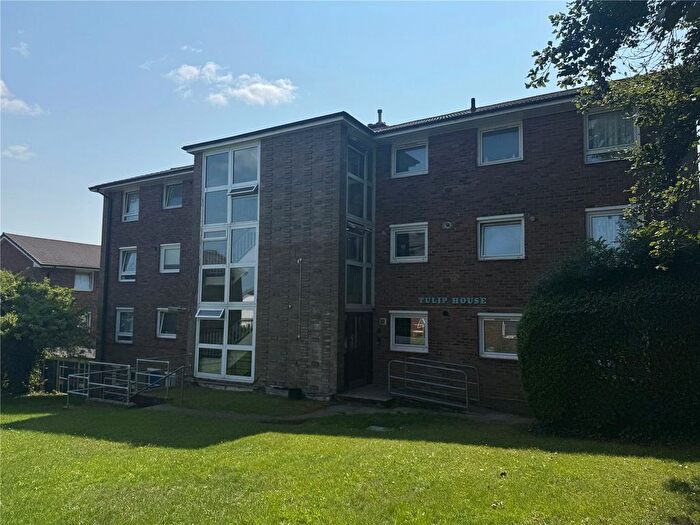 2 Bedroom Flat For Sale In Carrington Close, Redhill, Surrey, RH1