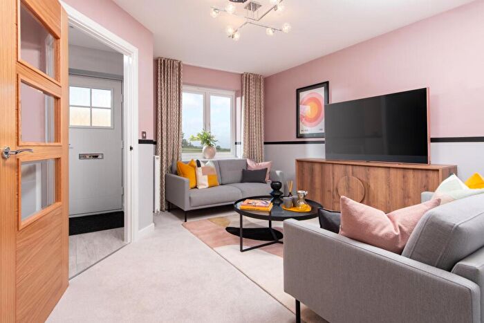 3 Bedroom Semi-Detached House For Sale In Blenheim Avenue, Brough, HU15