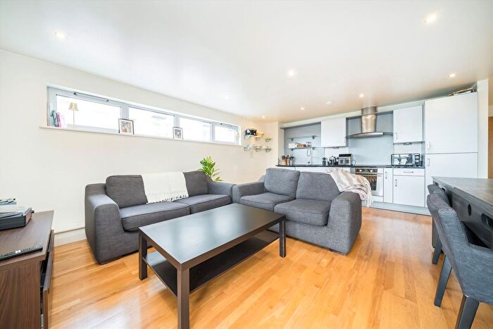 2 Bedroom Flat To Rent In Southgate Road, Islington, N1