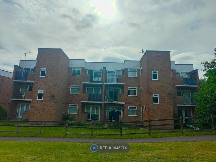 2 Bedroom Flat To Rent In Bracken Crescent, Bishopstoke, Eastleigh, SO50