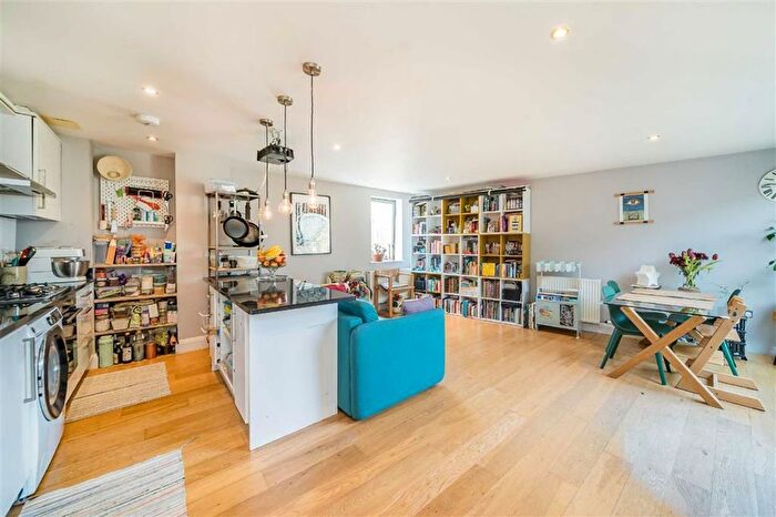 2 Bedroom Flat For Sale In Stockwell Road, Stockwell, SW9