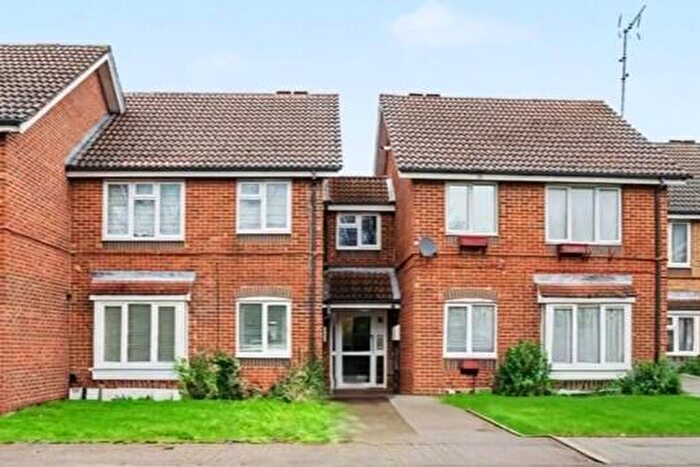 1 Bedroom Apartment For Sale In Teresa Gardens, Waltham Cross, EN8