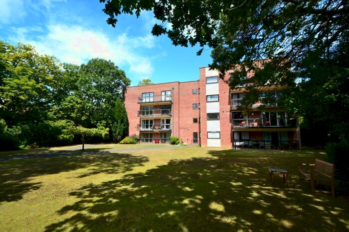3 Bedroom Flat To Rent In Branksome Park, BH13