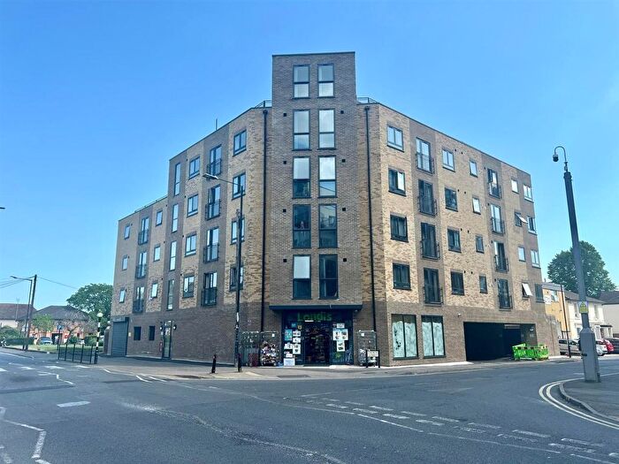 2 Bedroom Flat To Rent In Church Street, Slough, SL1