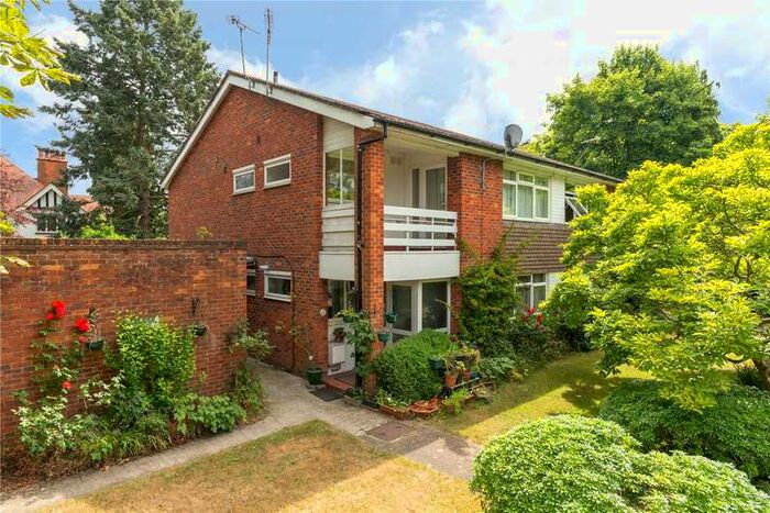 2 Bedroom Flat To Rent In Heath Road, Weybridge, KT13