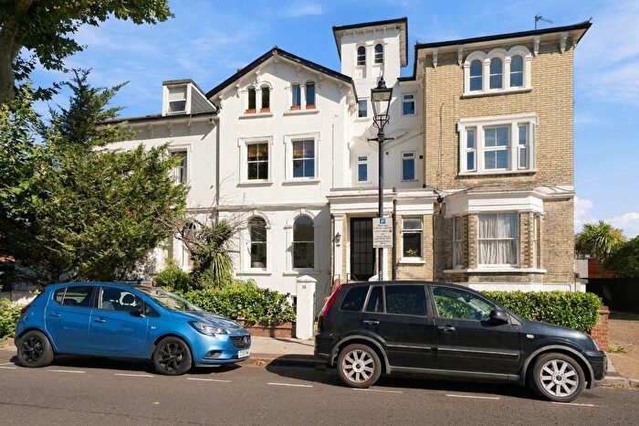 1 Bedroom Flat For Sale In Copthall Gardens, Twickenham, TW1