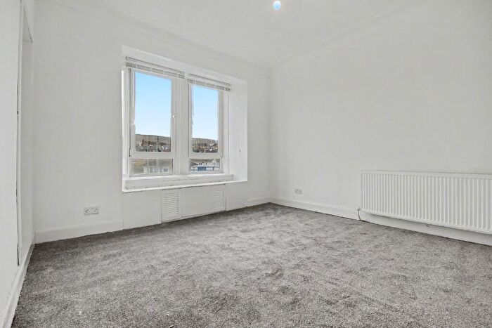 2 Bedroom Flat To Rent In Morton Terrace, Inverclyde, Greenock, PA15