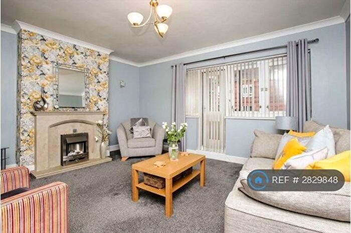 3 Bedroom Flat To Rent In Thornwood Place, Glasgow, G11