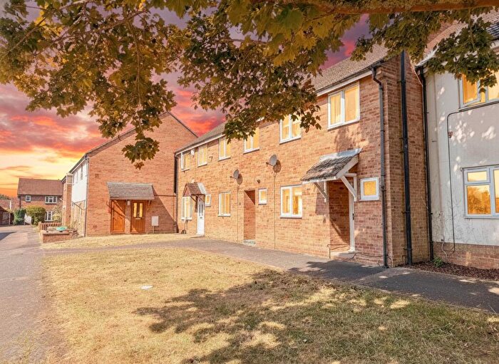 3 Bedroom Terraced House For Sale In Bevan Close, Huntingdon, PE29