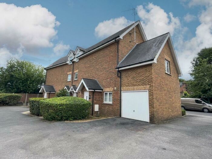 1 Bedroom Ground Maisonette To Rent In Fourdrinier Way, Hemel Hempstead, Hertfordshire, HP3