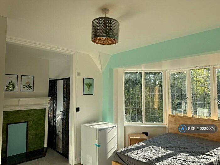 1 Bedroom Flat To Rent In Quality Street, Merstham, Redhill, RH1