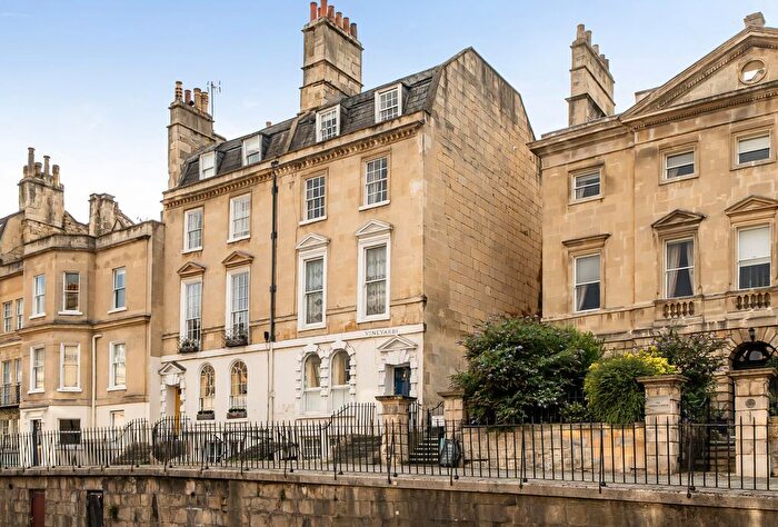 2 Bedroom Flat For Sale In Vineyards, Bath, BA1