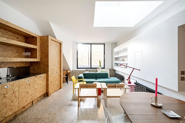 2 Bedroom Flat To Rent In Askew Road, London, W12