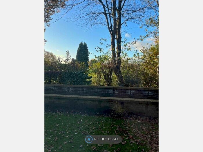 2 Bedroom Flat To Rent In Fairway House, Stockport, SK4