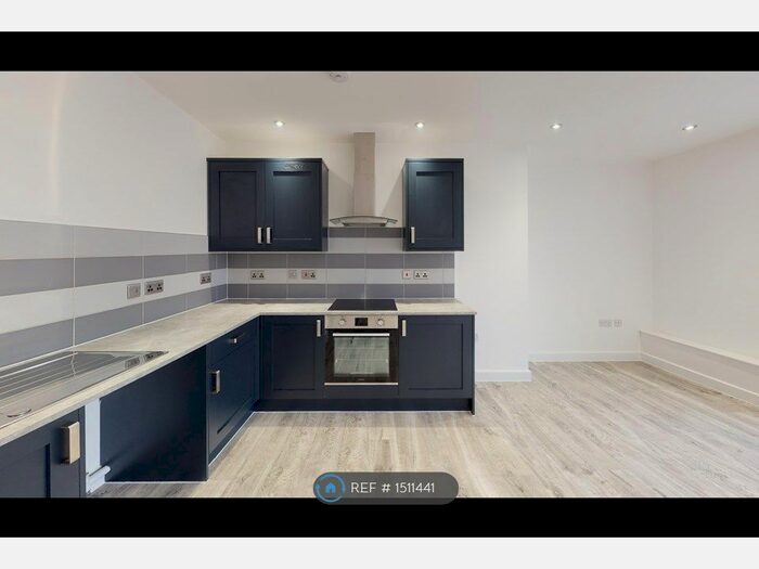 2 Bedroom Flat To Rent In High Street, Lees, Oldham, OL4