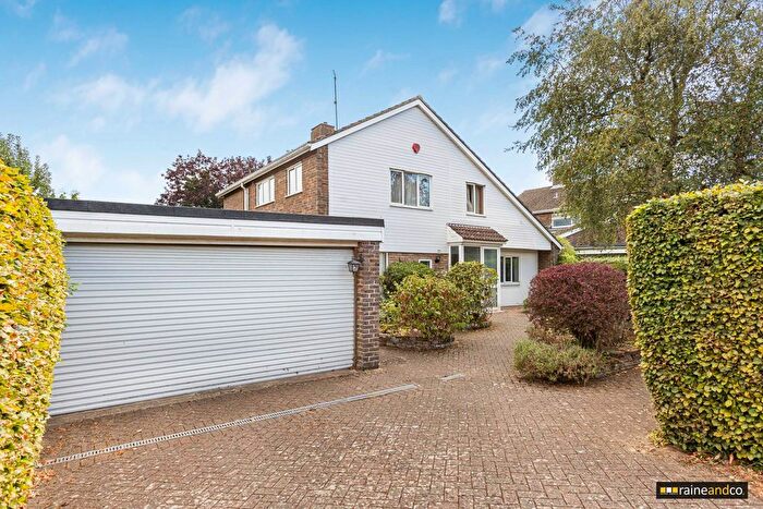 4 Bedroom Detached House For Sale In Stag Green Avenue, The Ryde, Hatfield, AL9
