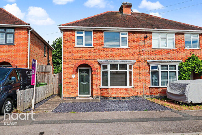 3 Bedroom Semi-Detached House For Sale In Oakleigh Avenue, Leicester, LE2
