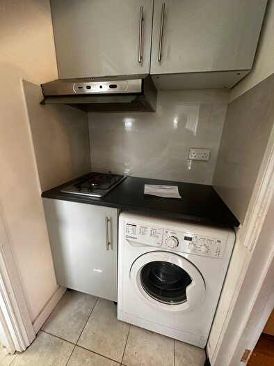 1 Bedroom Flat To Rent In Kingsland Road, London, E13