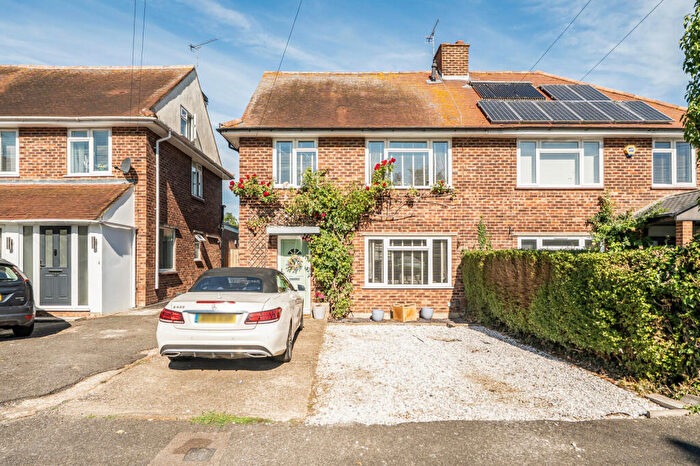 3 Bedroom Semi-Detached House For Sale In Keepers Farm Close, Windsor, SL4