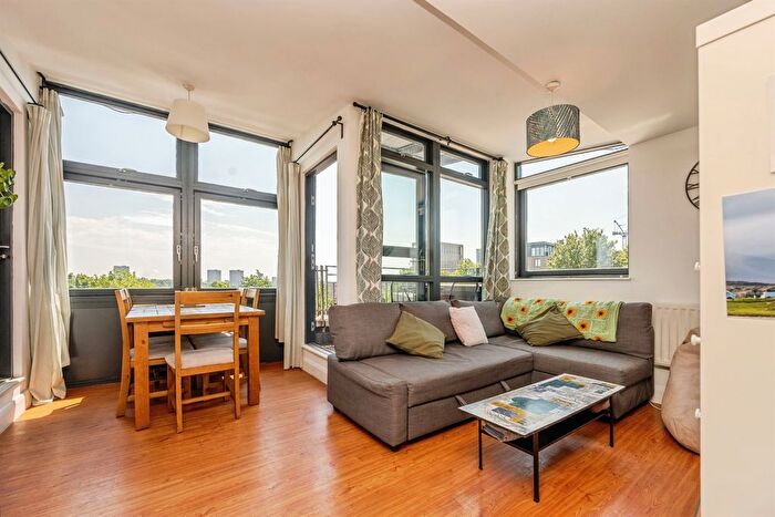3 Bedroom Flat For Sale In Rickman Drive, Birmingham, B15