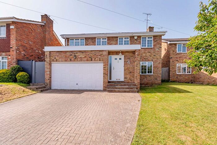 4 Bedroom Detached House For Sale In Newbury Drive, Maidenhead, SL6