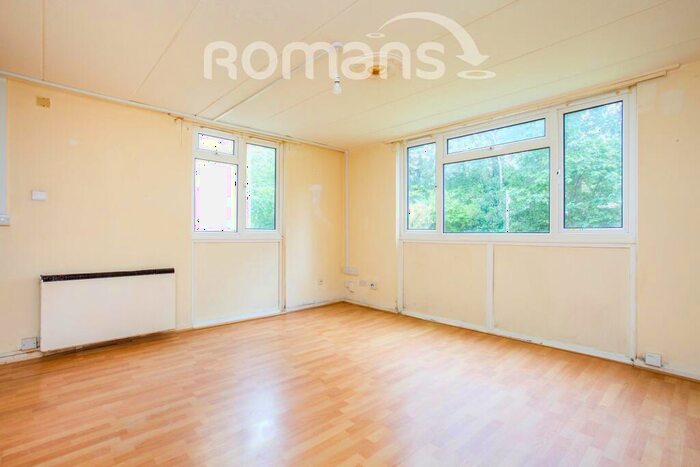 2 Bedroom Flat To Rent In Hambleden Court, Bracknell, RG12