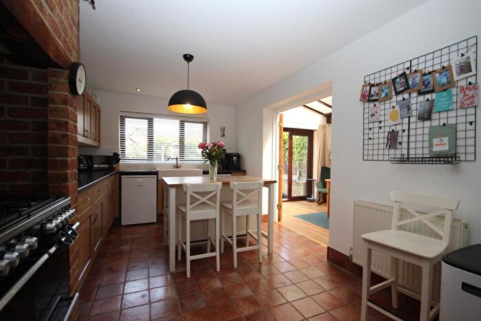 4 Bedroom Detached House For Sale In Prentice Gardens, Kempston, Bedford, MK42