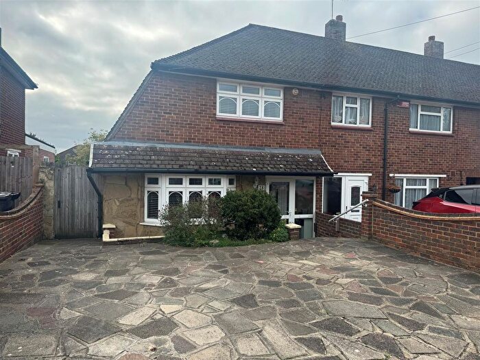 3 Bedroom Semi-detached House For Sale In Elizabeth Way, Orpington, BR5