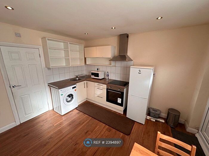 2 Bedroom Flat To Rent In Shepiston Lane, Hayes, UB3