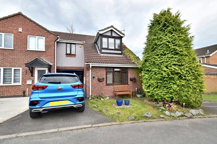 3 Bedroom Link Detached House For Sale In Yarrow Close, Hamilton, Leicester, LE5