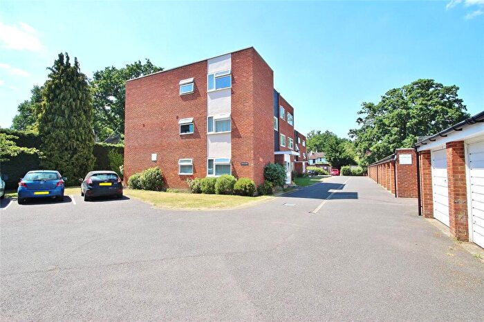 1 Bedroom Flat For Sale In Alwyne Court, Horsell, Surrey, GU21